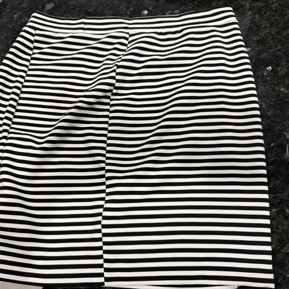 SLIMMING! Black and White Striped Pencil Skirt, Knee -Length
